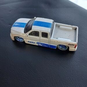 Maisto 2004 Chevrolet Silverado SS Pickup Blue/White Truck